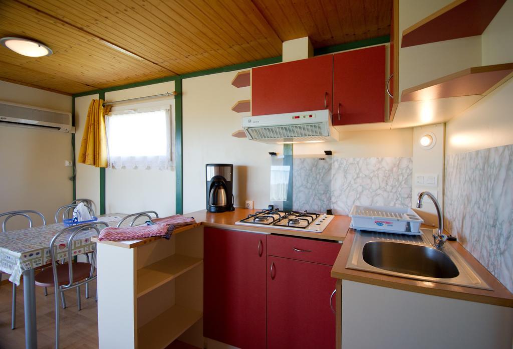 Le Bourdieu Hotel Durfort  Room photo